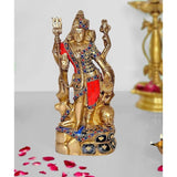 Messing-Idol von Shiva und Parvati (Ardhanarishvara) mit roter Gewandung auf Sockel
