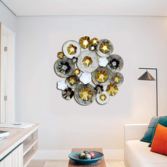 Rundes Metall-Blumen-Wanddekor mit LED-Elementen, gold/silberfarbene Muster