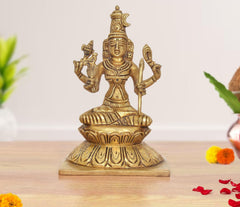 Goldene Rajarajeshvari-Statue aus Messing, sitzend auf Lotus, vier Arme