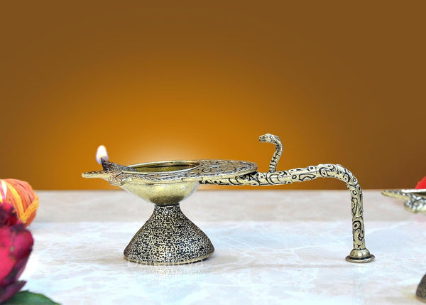 Bronze Aarti Diya Oil Lamp Decorative Puja Home Temple lamp Aarti, Diwali Gifts Home (Height: 2 inch)