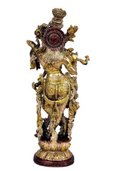 Brass Krishna Statue von hinten, kreisförmiges Schmuckmotiv, reich verzierte Rückansicht, Sockel