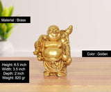 Lachender Buddha in goldfarbigem Messing, stehende Figur mit Tasche und hochgehaltenem Arm
