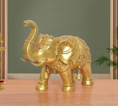 Goldene Messing-Elefantenfigur mit ornamentiertem Sattel und Glocken, Seitenansicht