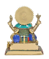 Rückansicht Messing Ganesha-Idol, großer goldener Schmuckkreis, bunte Fliesen am Rücken