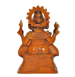 Rückansicht der Ganesha-Skulptur: verzierter Kronenkranz, gefaltete Hände, braun-goldene Patina