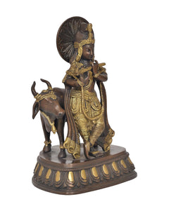 Dreiviertelansicht: Krishna mit Flöte auf Kuh, goldene Verzierungen, runde Aureole, Sockel