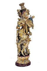 Brass Krishna Statue in Profil, goldene Schmuckdetails, Flöte, farbige Akzente am Rücken