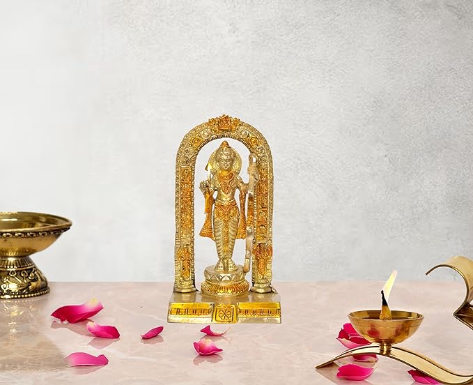 राम लल्ला ब्रास मूर्ति, सुनहरा अलंकृत सिंहासन पर, धनुषाकार आर्च के साथ