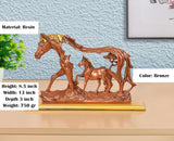 Bronzefarbene Resin-Pferdefigur mit Fohlen, golden gerahmter Sockel