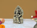 Messing-Ganesha-Statue im Halbprofil, detailreiche Relief-Ornamente und Sockel
