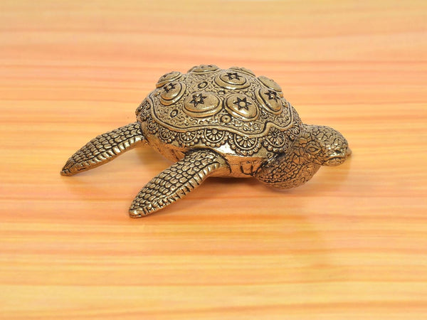 Superfine Brass Handcrafted Tortoise Figurine (Height: 1.5 Inch) Entryway Setting