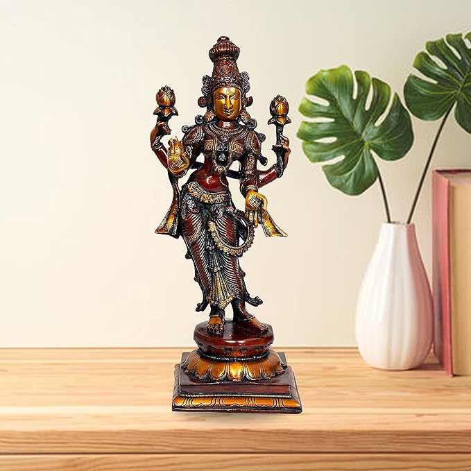 Stehendes Lakshmi-Messingidol im Maha-Lakshmi Stil, goldene Ausführung, 18 Zoll Höhe