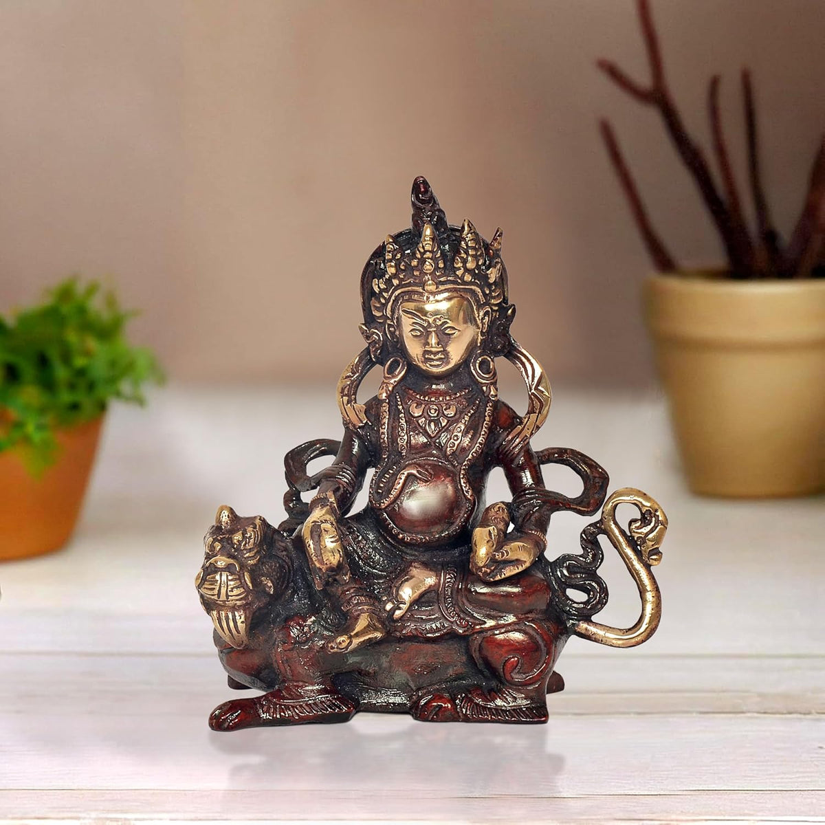Kuvera-Statue, sitzender Gott mit Löwen, antike Metalloptik, 6 Zoll