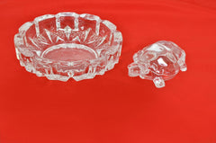 Kristall-Tablett und kleine Schildkröten-Figurine, klare transparente Ausführung