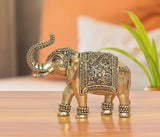 Messing-Elefantenfigur (10 cm), goldfarbene Ornamentik an Rumpf und Rüssel