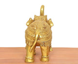 Goldene Messing-Elefantenfigur von hinten, Rückenornamente und Glöckchen