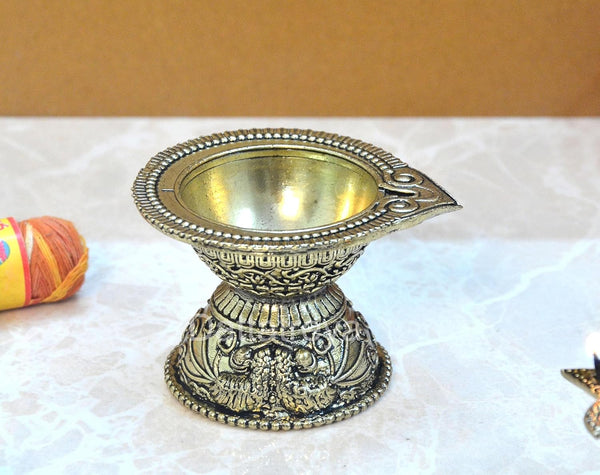Superfine Brass Aarti Diya Oil Lamp Decorative for Puja Home Temple lamp Aarti, Diwali Gifts Home (Height: 2 inch) Study Setting
