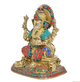 Messing Ganesha-Idol (13 Zoll), Seitenansicht mit bunter Krone, Ohrringen und Gewanddekor