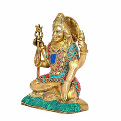 Shiva-Statue im Profil, Trishul links, detaillierte Verzierungen in Blau, Rot, Türkis