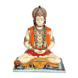 Hanuman-Handgeschnitzte Harzfigur, frontal: orange Drapierung, betende Haltung auf Sockel