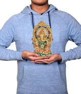 Messing-Ganesha-Statue in Händen, farbiges Ornament, 8 Zoll.