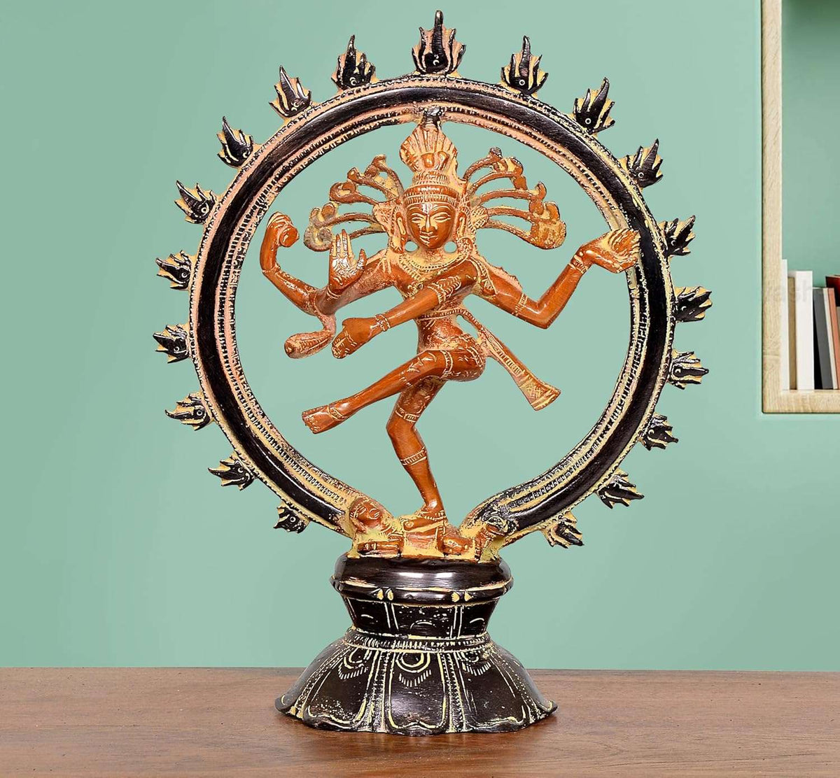 Brass Natraj Shiva Statue, tanzende Pose im runden Rahmen, mehrfarbig, Sockel