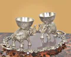 Soporte-bandeja con dos cuencos de elefante, metal plateado con grabados