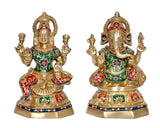 Vorderansicht der Messing-Laxmi-Ganesh-Statue, goldfarbene Figuren mit bunten Gewändern