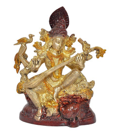 Maa Saraswati idol dorada con sitar, figura sentada y base roja tallada