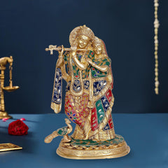 Messing Radha-Krishna Idolstatue mit bemalten Gewändern, stehendes Paar auf rundem Sockel