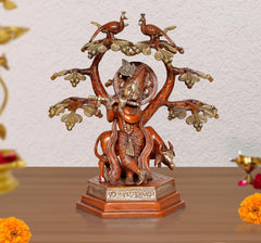 Krishna-Statue mit Flöte am Baum, zwei Vögel, verzierte goldene Details, Sockel