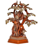 Seitenansicht Krishna mit Flöte, Baumkrone mit Vögeln, goldene Reliefmuster am Sockel