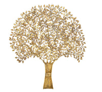 Nahansicht: goldfarbener Messing-Kalpavriksha-Baum mit filigranem Blattwerk am Stamm