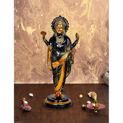 Dhanvantari-Statue aus Messing: stehende Göttin mit dunklem Gewand, goldenen Akzenten