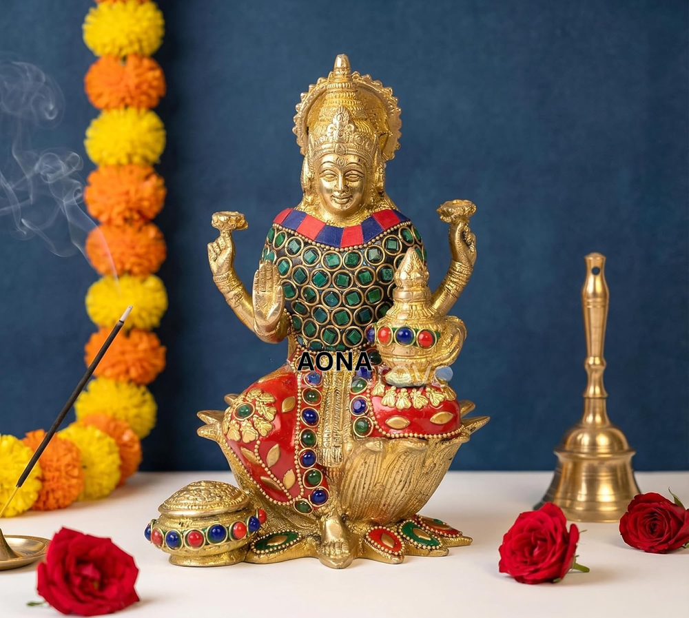 Brass Goddess Lakshmi Idol with Arch Frame & Kalash Pots – Decorative Statue for Puja, Temple, Home & Office (Height :7 Inches)