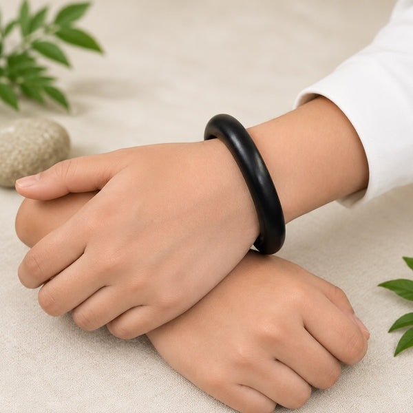 Karungali Wood Kada – Black Ebony Bracelet Entryway Setting