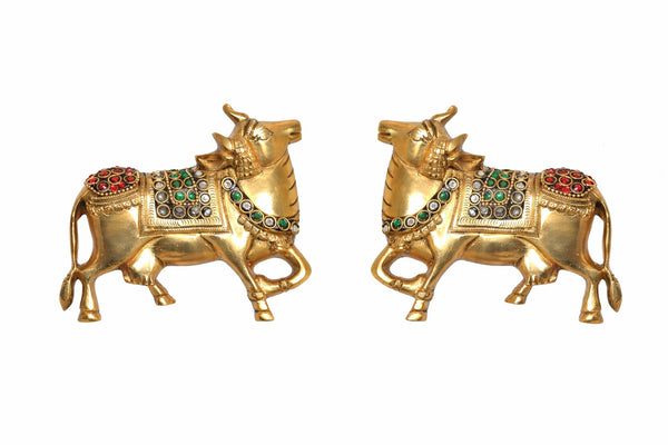Brass Kamdhenu Cow Pair Wall Hanging – Vastu Gau Mata Statues for Home & Office Wall Decor | Pooja Figurine (Height :4 Inches) Entryway Setting