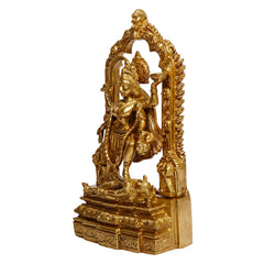Goldfarbene Kali-Idol-Statue mit geöffnetem Bogen, Rückenverzierung, auf Podest