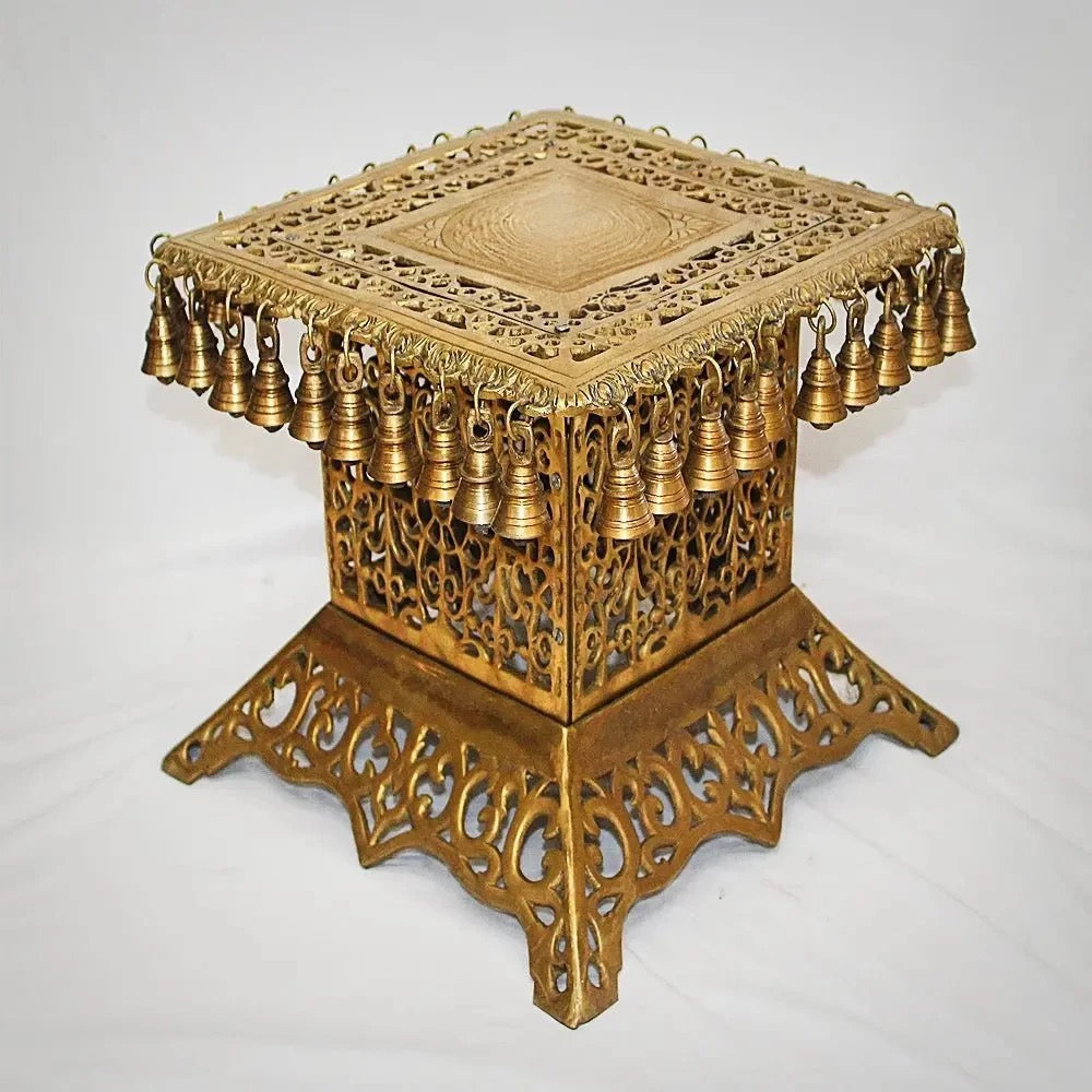 AONA Brass Decorative Table Stand