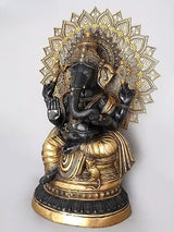 Ganesha-Skulptur schwarz mit goldenen Details, vier Arme, reiches Mandala-Relief