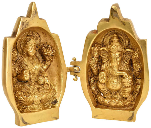 Brass Idol of Goddess Lakshmi and Lord Ganesha in a Blessing Hand 4 inches