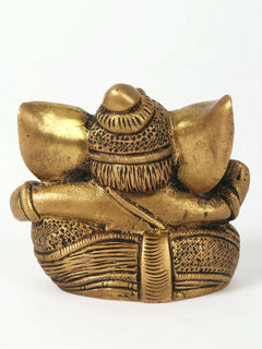 Messing-Ganesha-Skulptur (2 Zoll), Rückenansicht, detaillierte Gewänder, goldfarben