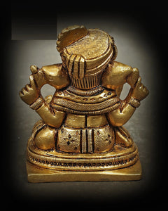 Small brass Ganesha back view statue, turban and patterned torso, seated base (7.5 cm)