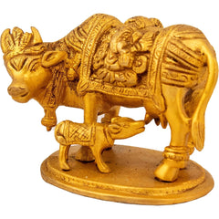Goldfarbene Kuh-Figur mit Kalb, Lakshmi- und Ganesha-Schnitzerei an der Robe