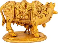 Goldfarbene Kuhskulptur mit Kalb, geschnitzte Lakshmi- und Ganesha-Motive an der Seite