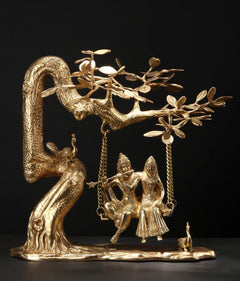 Radha-Krishna-Schaukelidol am Kadamba-Baum, goldfarbene Figurengruppe mit Ketten