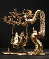 Kadamba-Baum-Schaukel mit Radha-Krishna-Idol, goldfarbene Baumkrone mit Aufhängung