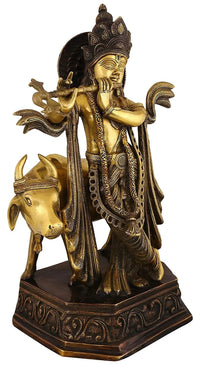 Messingfigur Krishna mit erhobener Hand und Kuh, dekoratives Gewand, 20 Zoll