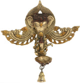 Messing-Wandhänger: tanzender Ganesha mit Lampe und Tempelglocke, 10 Zoll