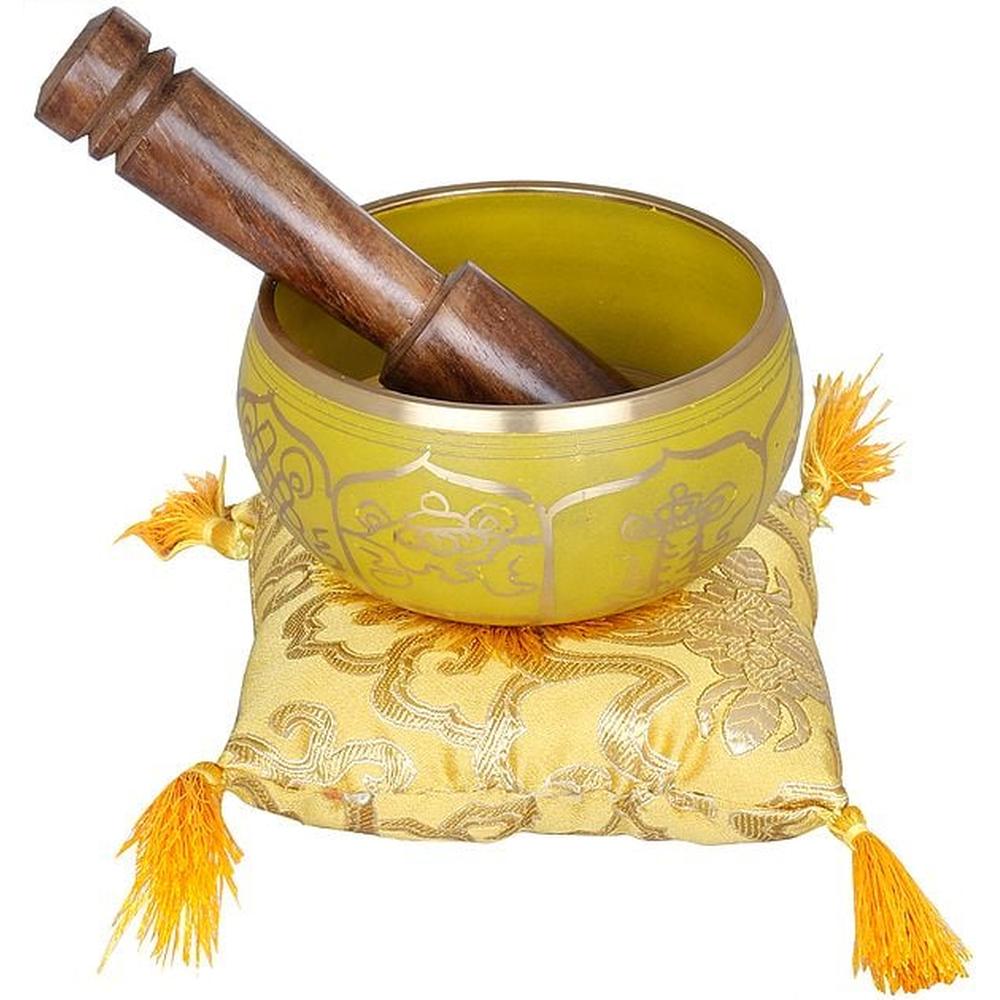 Messing-Klangschale mit Holzschlegel und gelbem Tuch mit Quasten